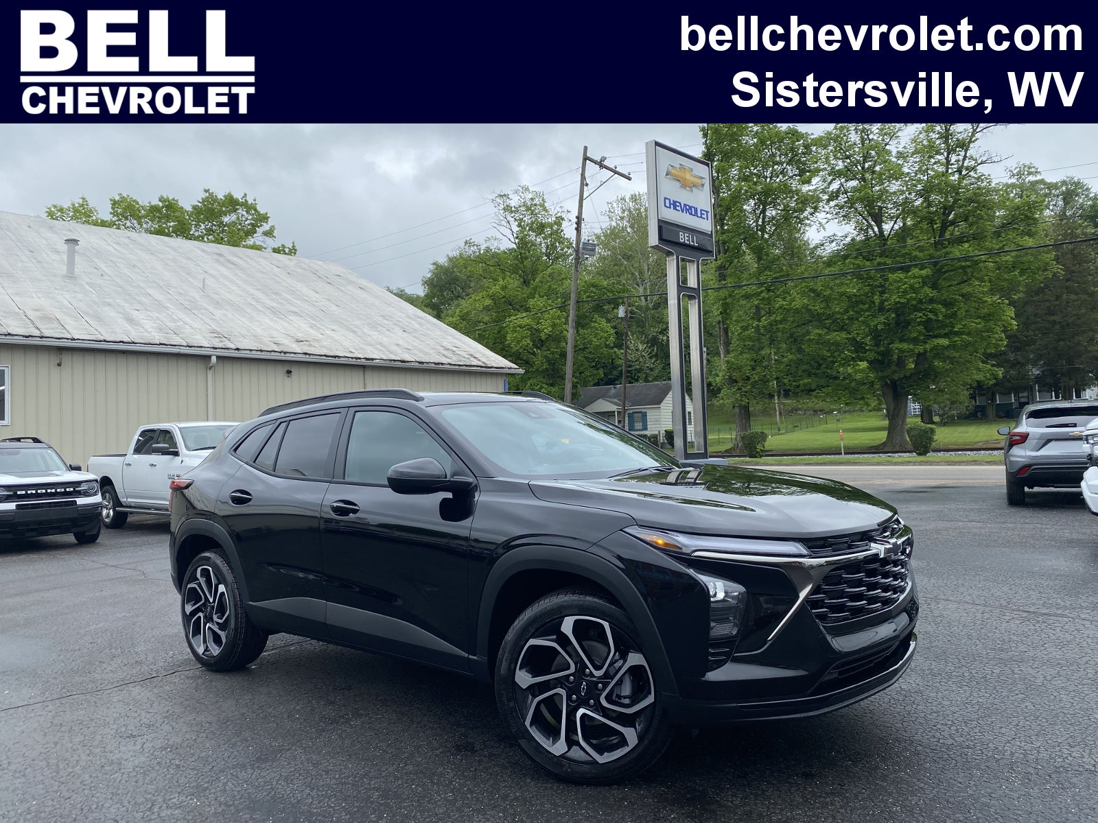 2026 Chevrolet Trax 2RS in Mosaic Black Metallic — front three-quarter view